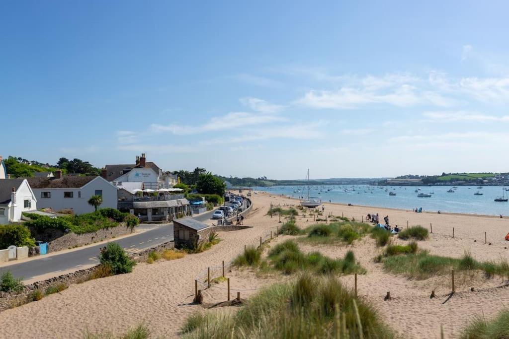 Riversmeet beach side holiday cottage