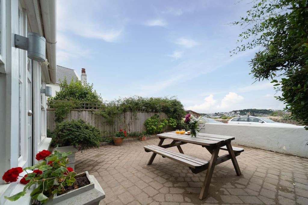 Riversmeet beach side holiday cottage