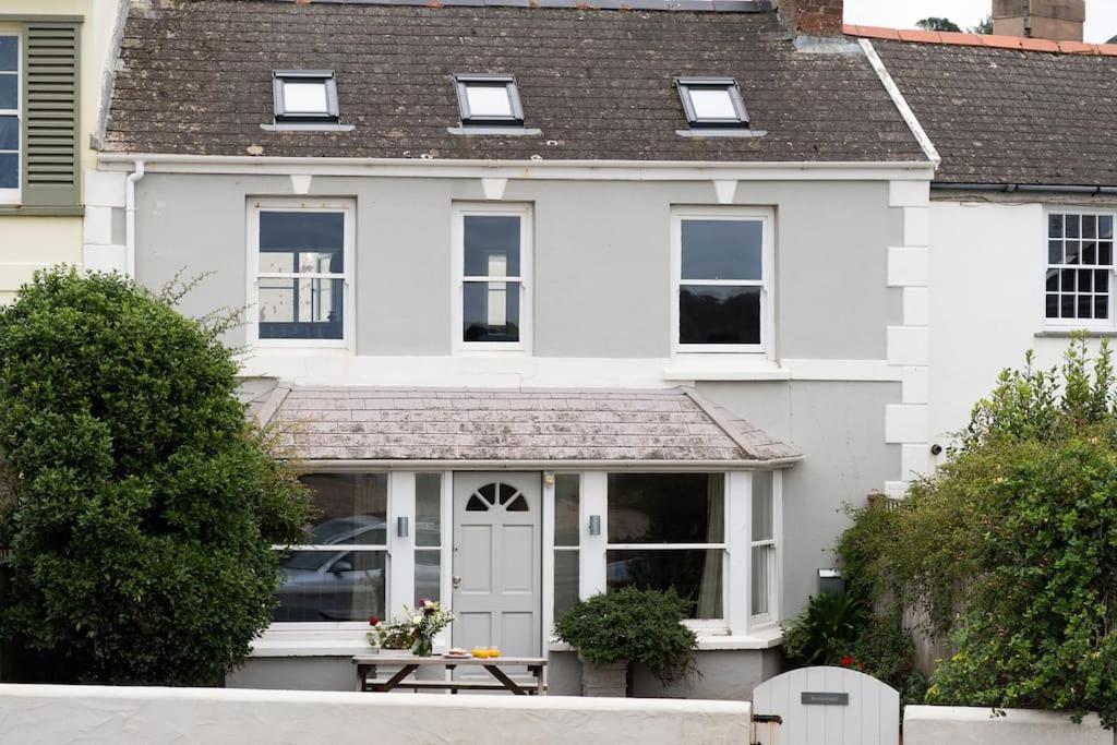Riversmeet beach side holiday cottage