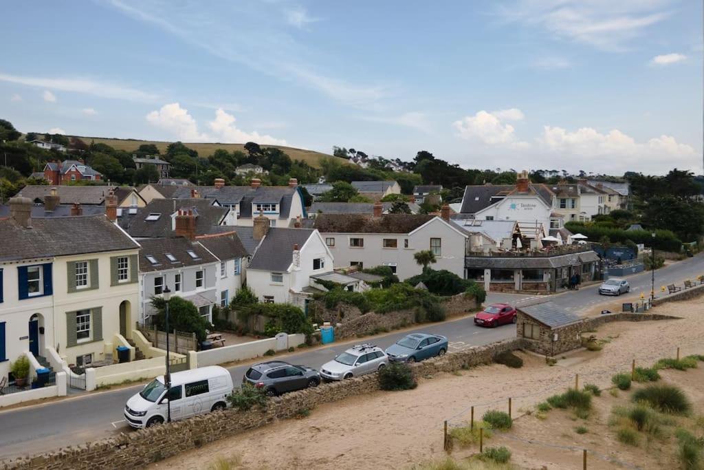 Riversmeet beach side holiday cottage