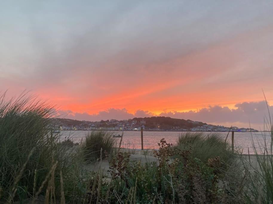 Riversmeet beach side holiday cottage