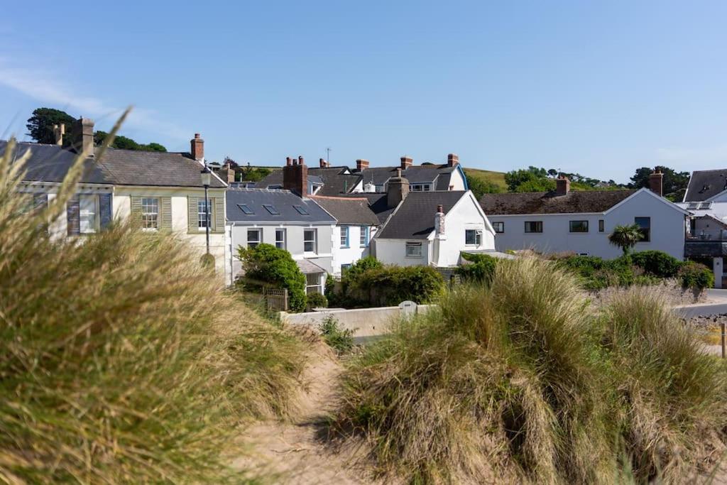 Riversmeet beach side holiday cottage