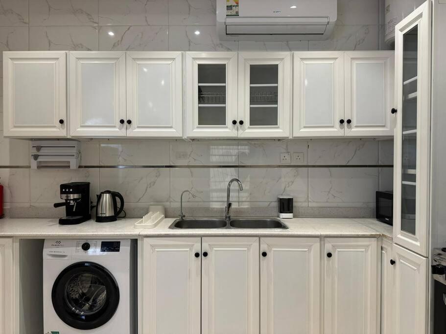 Apartment with Private Entrance - 1A