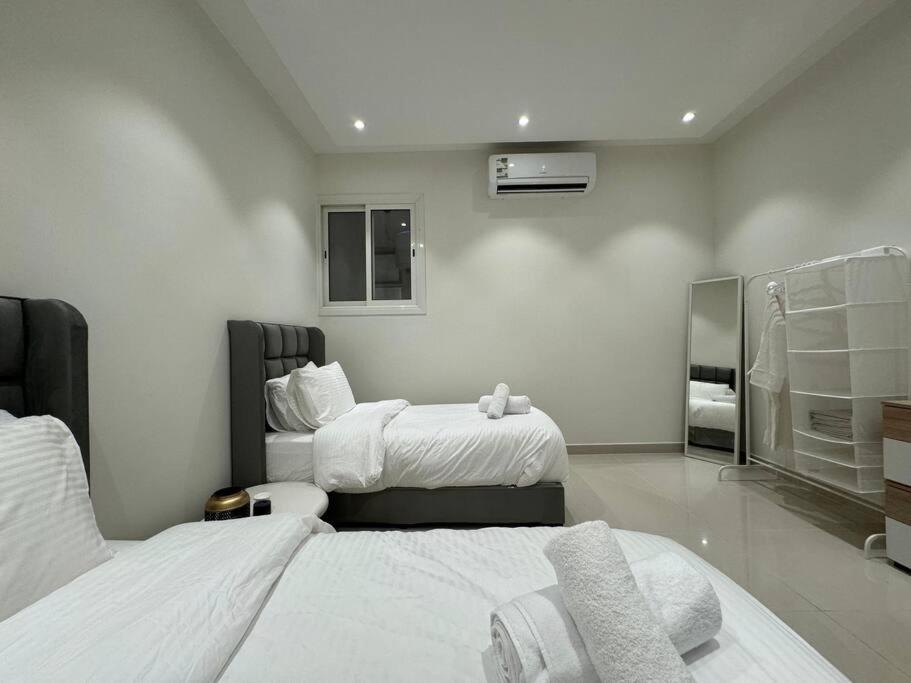 Apartment with Private Entrance - 1A