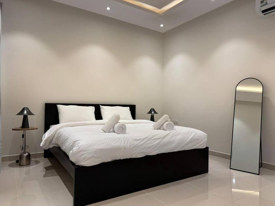 Apartment with Private Entrance - 1A