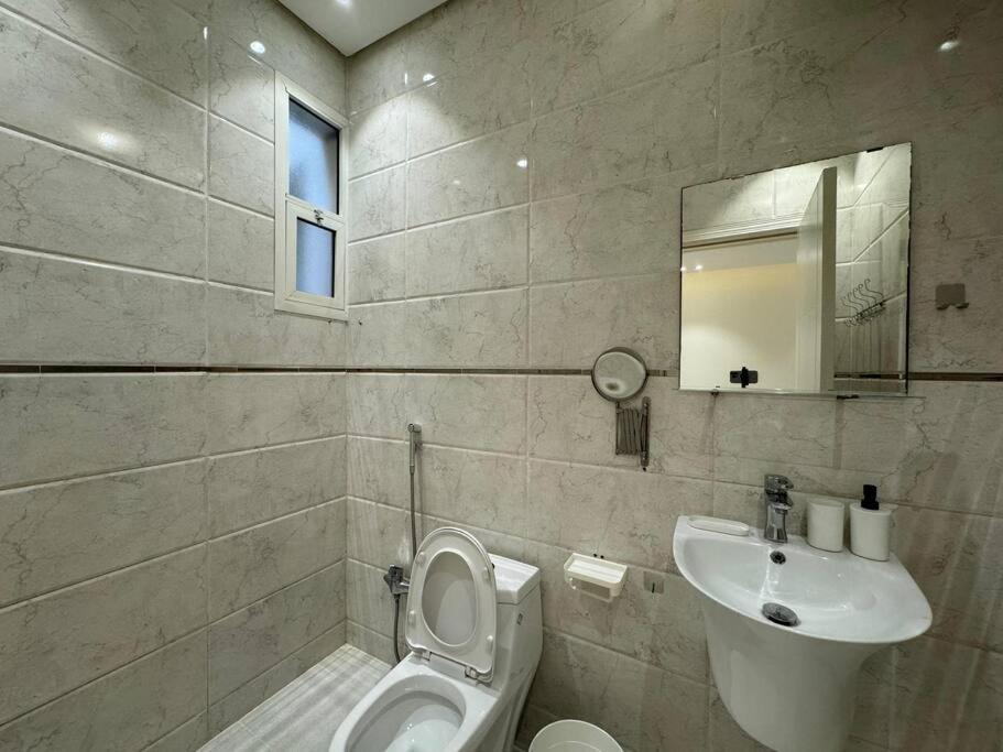 Apartment with Private Entrance - 1A