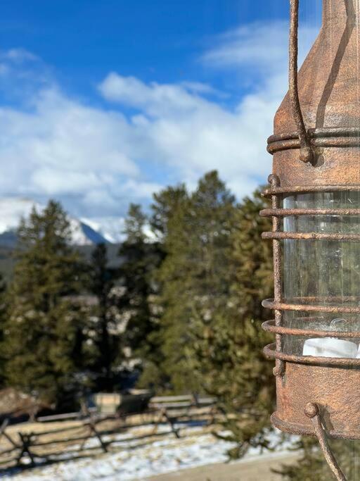 Abandoned Rail Cabin -19 miles to Breckenridge! Hot Tub! view 4