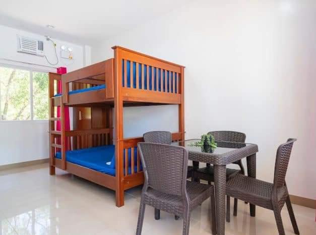 Breeze Resort Liwliwa Zambales