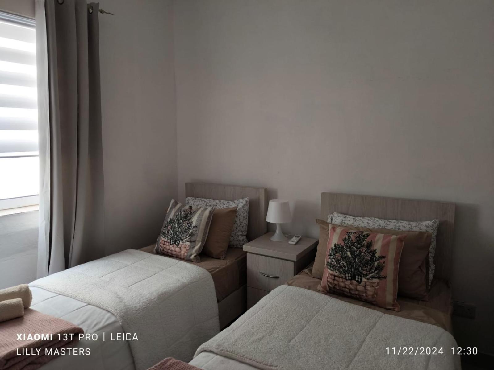 Lilly's Sea view, beachfront apartment