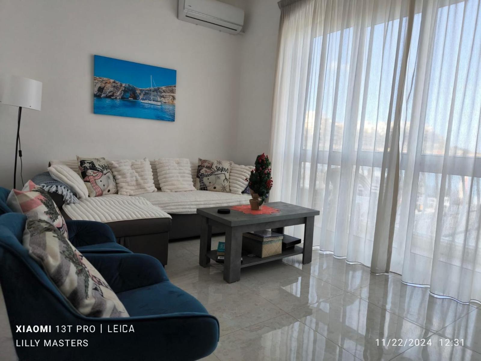 Lilly's Sea view, beachfront apartment