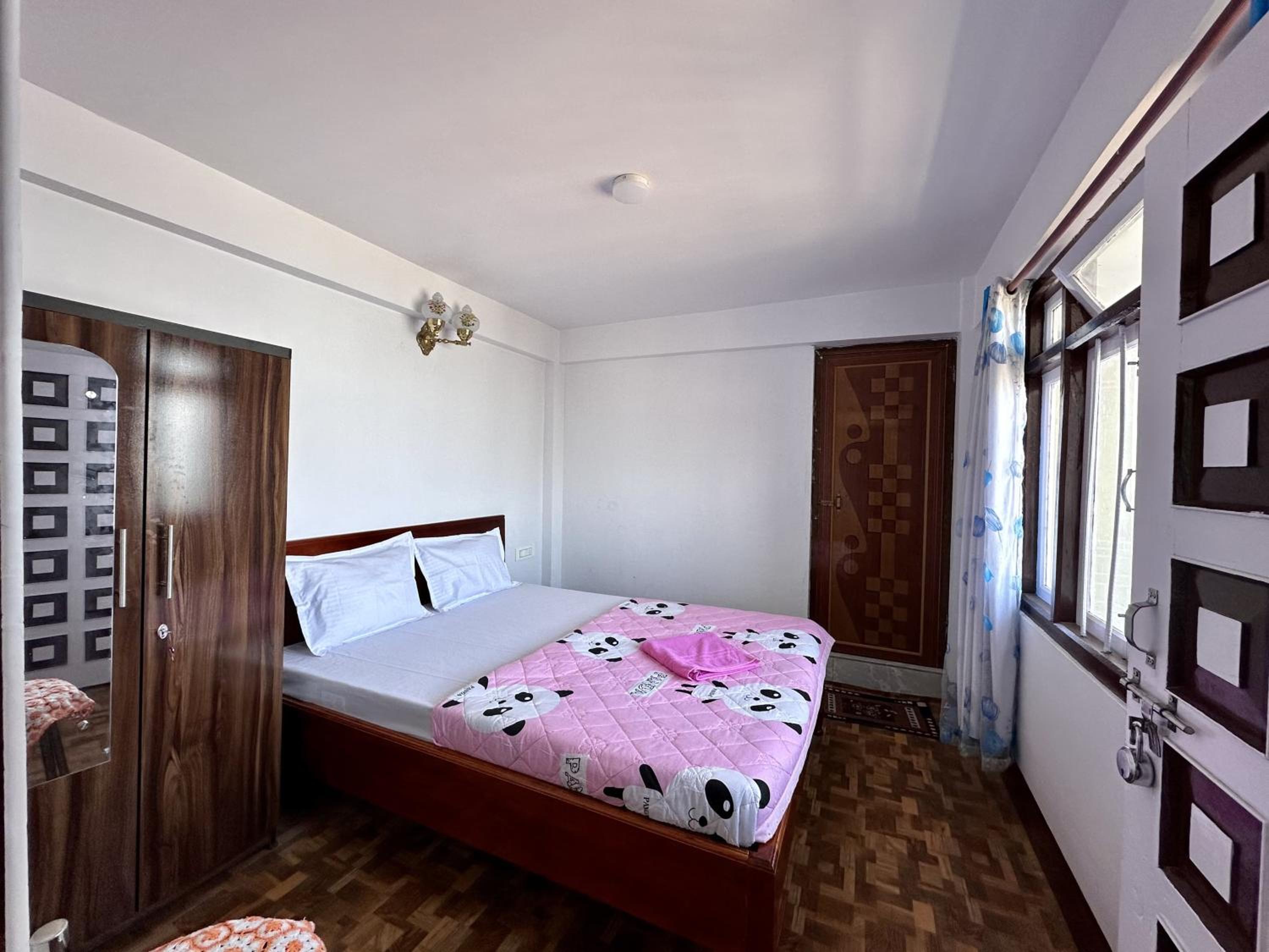 Avira Homestay