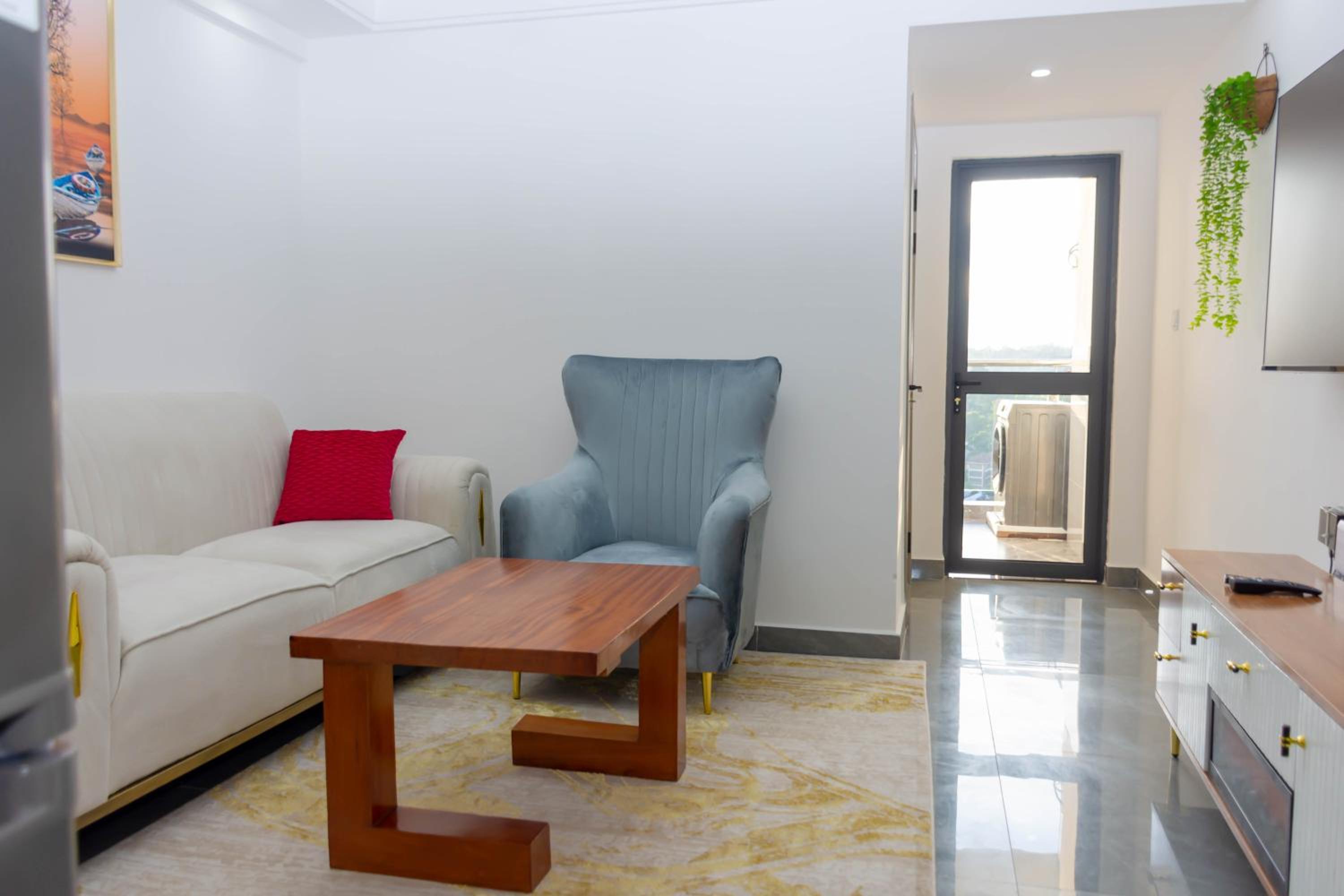 1 bedroom condo Riverside Drive with gym view 3