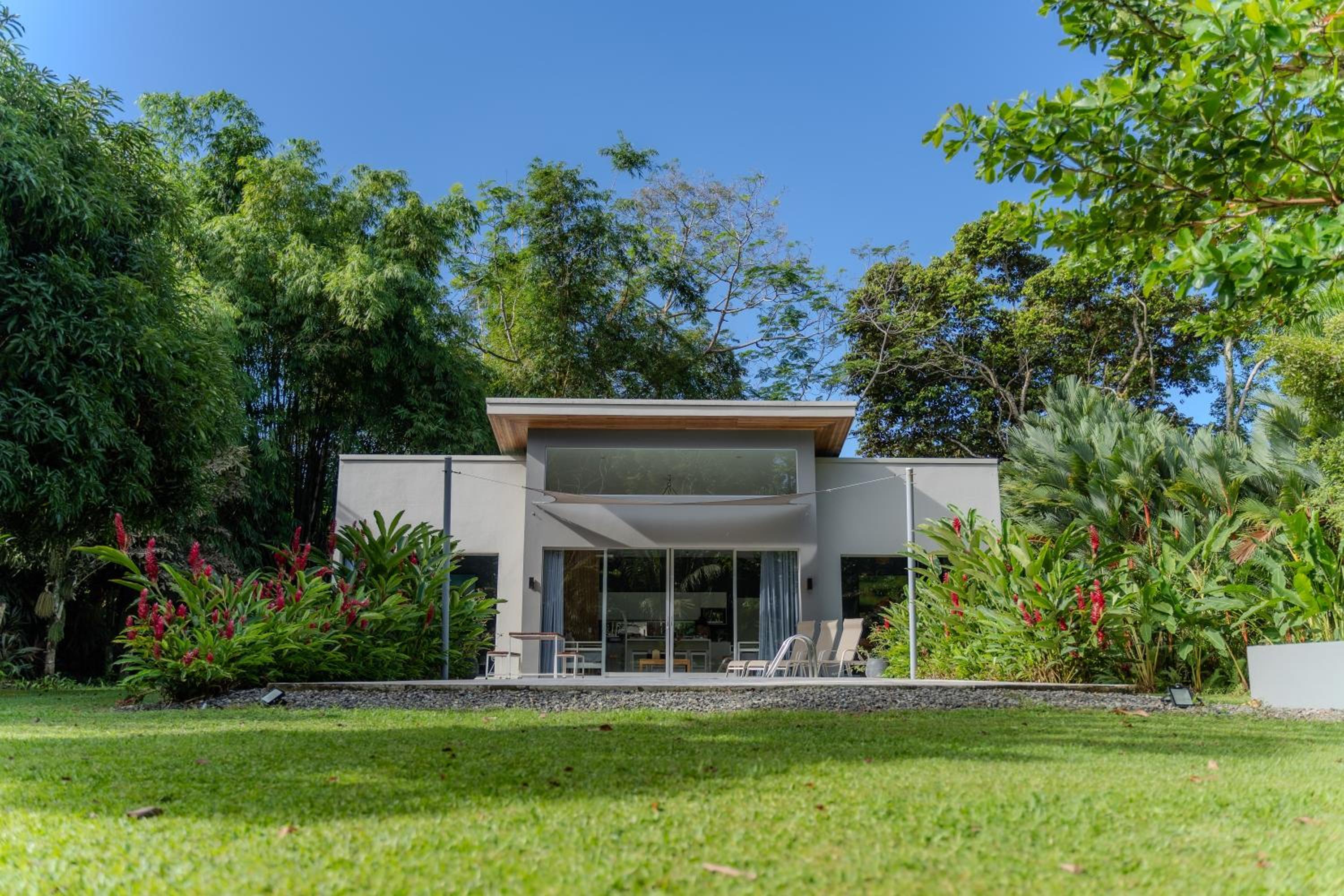 Lilan Nature, Modern House N°1, private swimming pool. view 4
