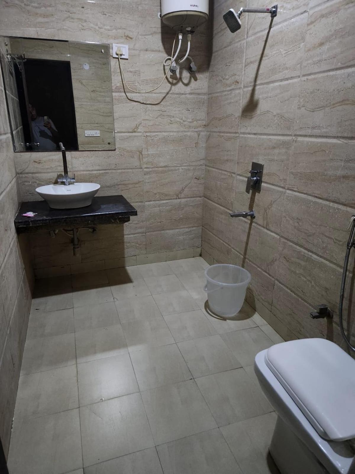 Hotel New Tarkky Plaza Near IGI Airport Delhi