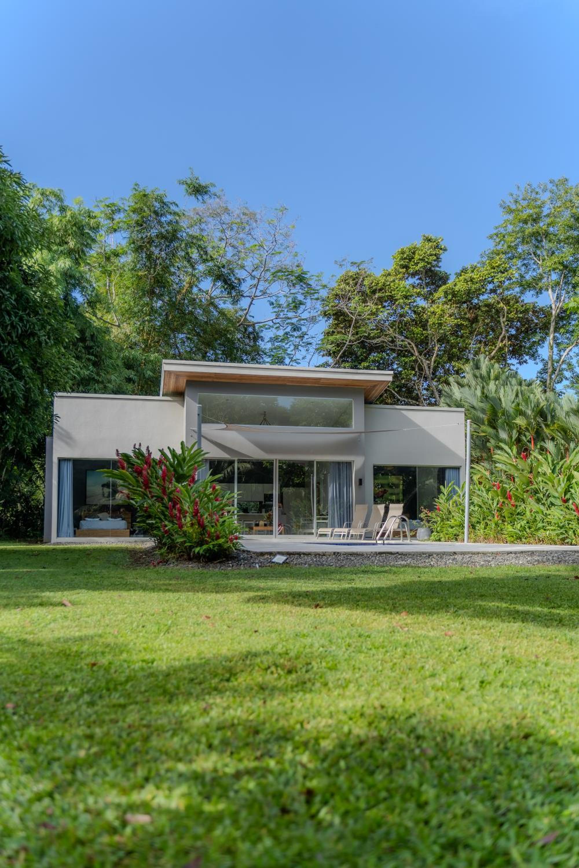 Lilan Nature, Modern House N°1, private swimming pool. view 3