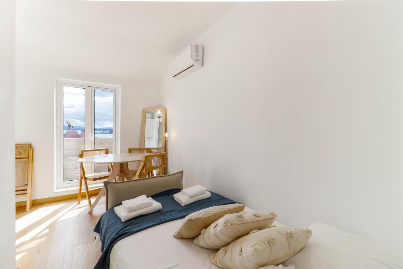 2BR Terrace with Tagus View - Air-Conditioned | By Airnest view 5