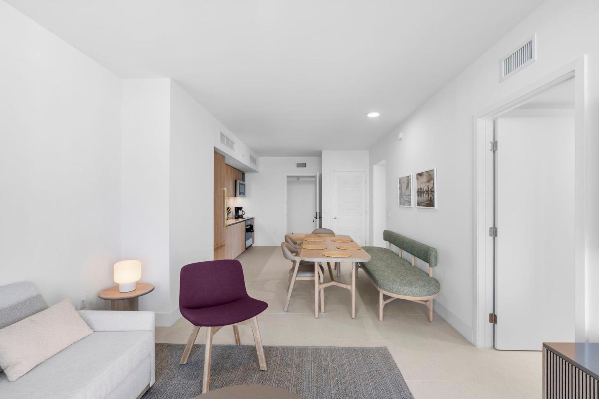 Exclusive Condo w 3BR and Stunning Sea views!