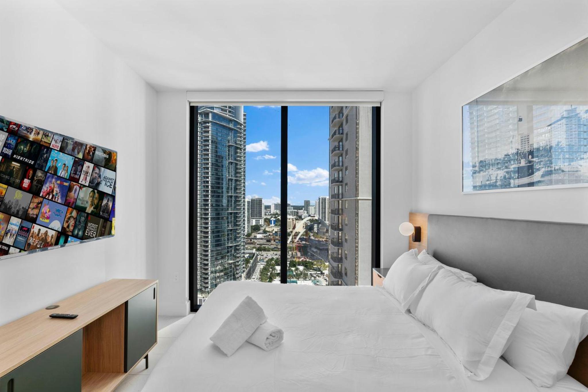 Exclusive Condo w 3BR and Stunning Sea views!
