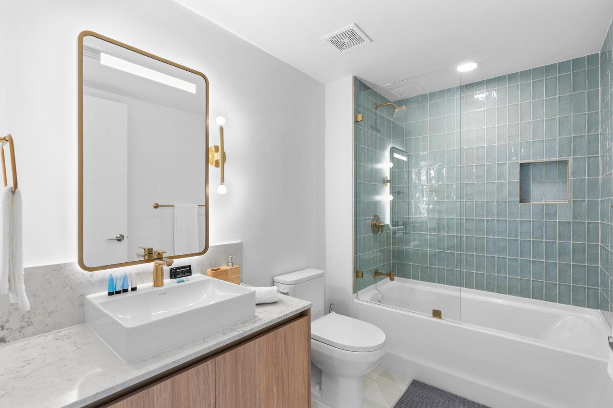 Exclusive Condo w 3BR and Stunning Sea views!