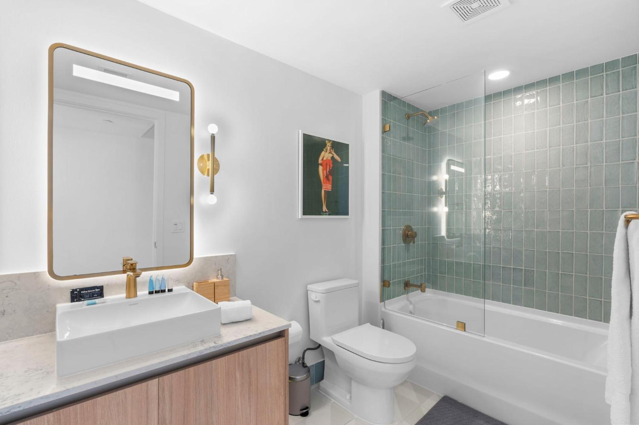 Exclusive Condo w 3BR and Stunning Sea views!