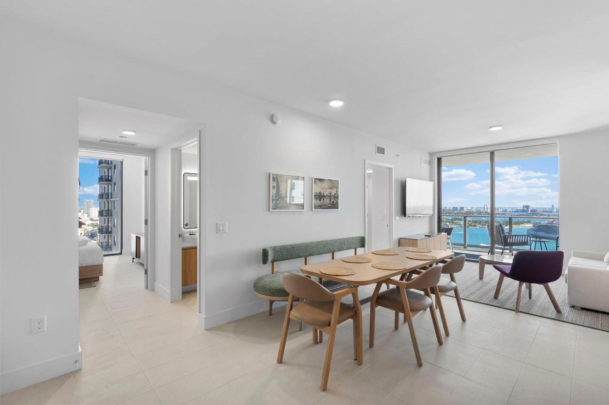Exclusive Condo w 3BR and Stunning Sea views!