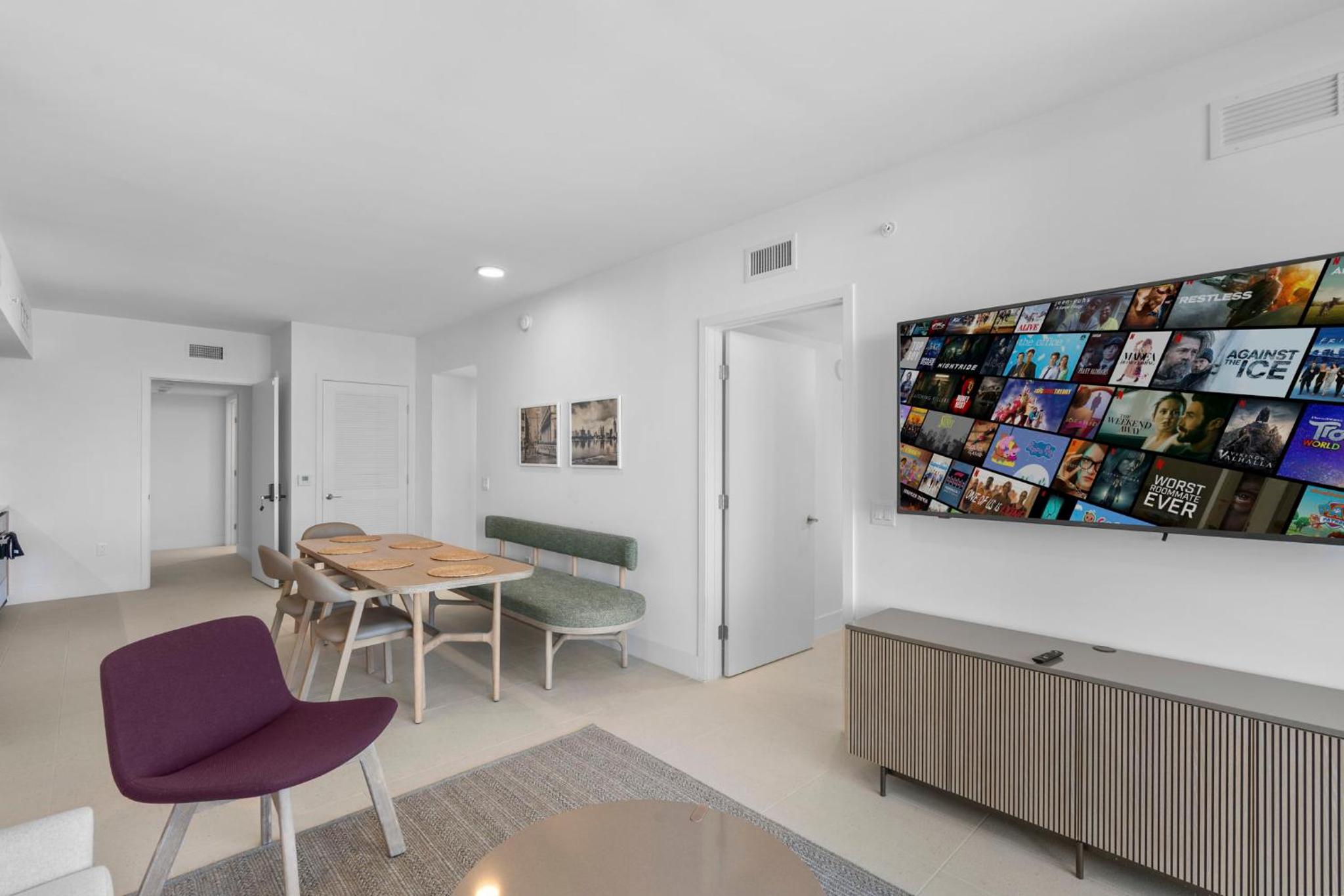 Exclusive Condo w 3BR and Stunning Sea views!