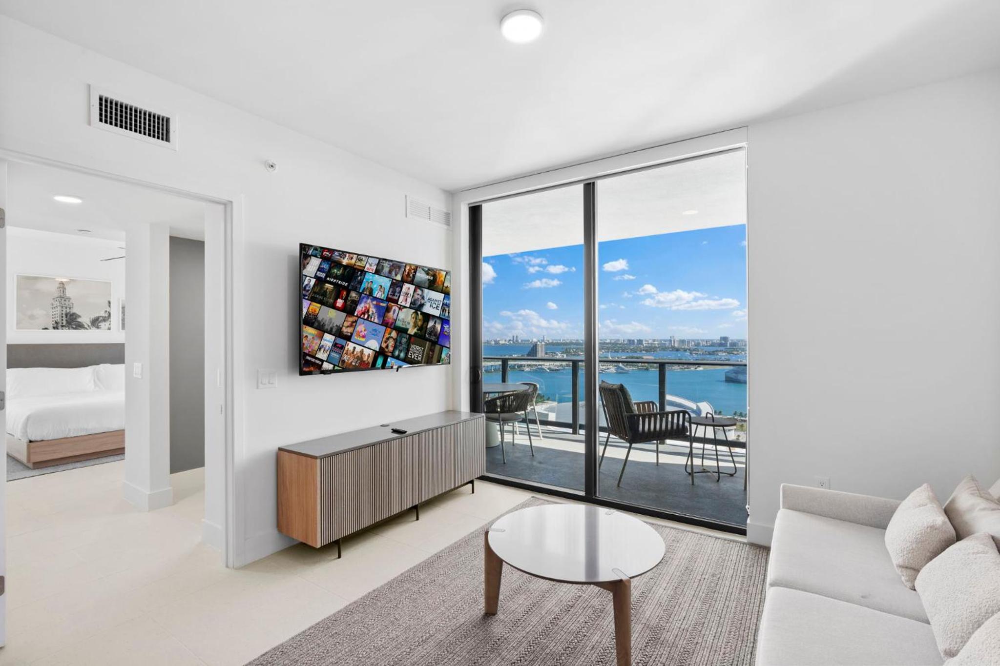 Exclusive Condo w 3BR and Stunning Sea views!