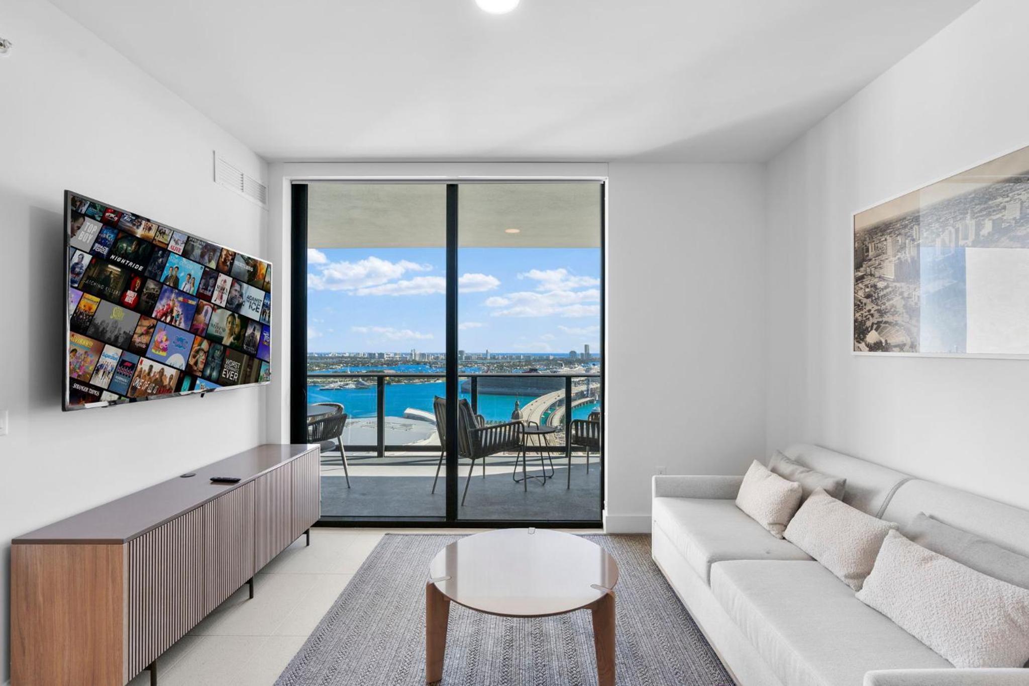 Exclusive Condo w 3BR and Stunning Sea views!