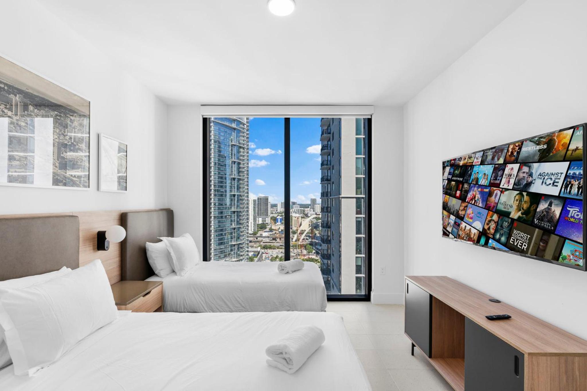 Exclusive Condo w 3BR and Stunning Sea views!