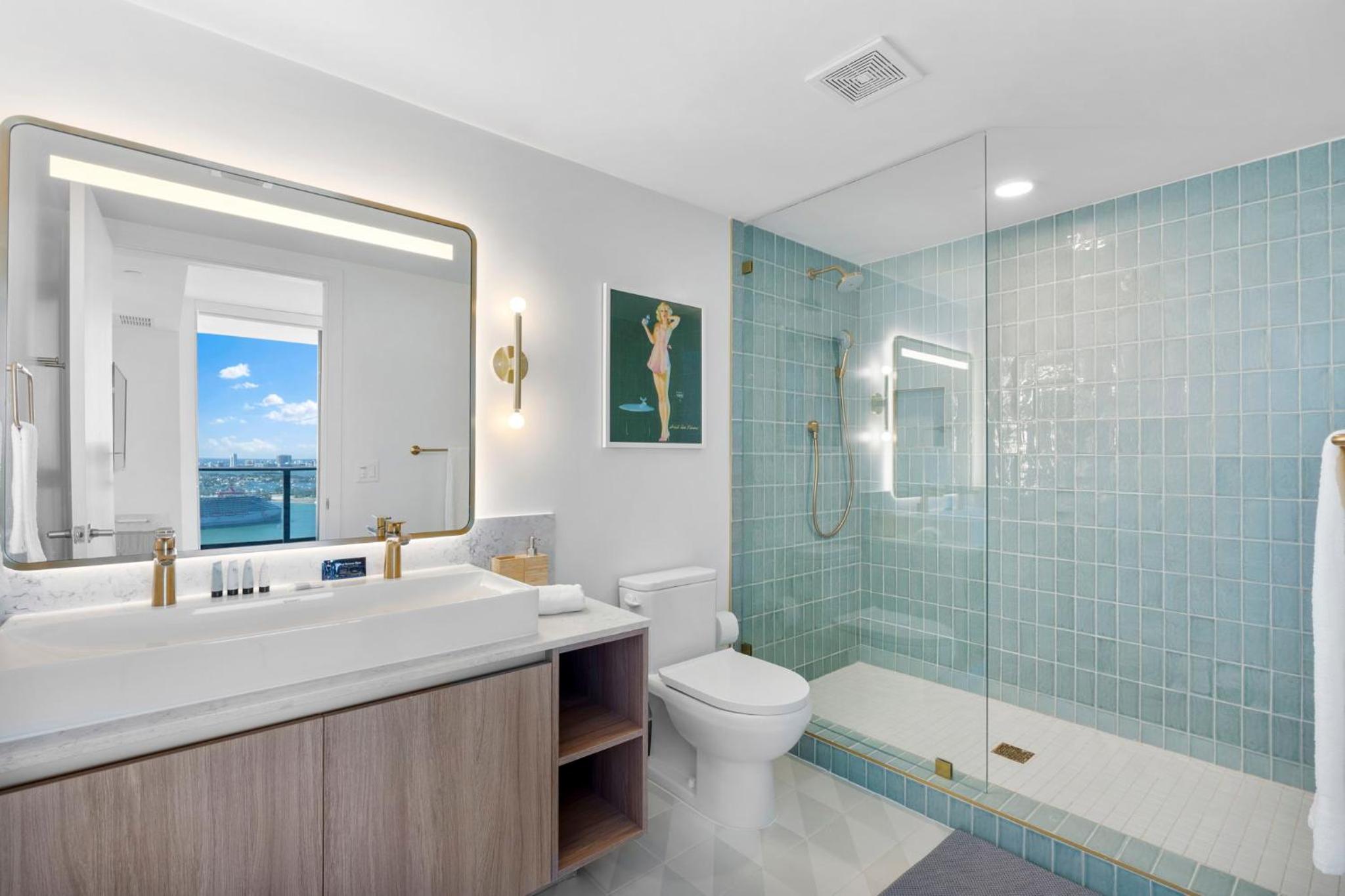Exclusive Condo w 3BR and Stunning Sea views!