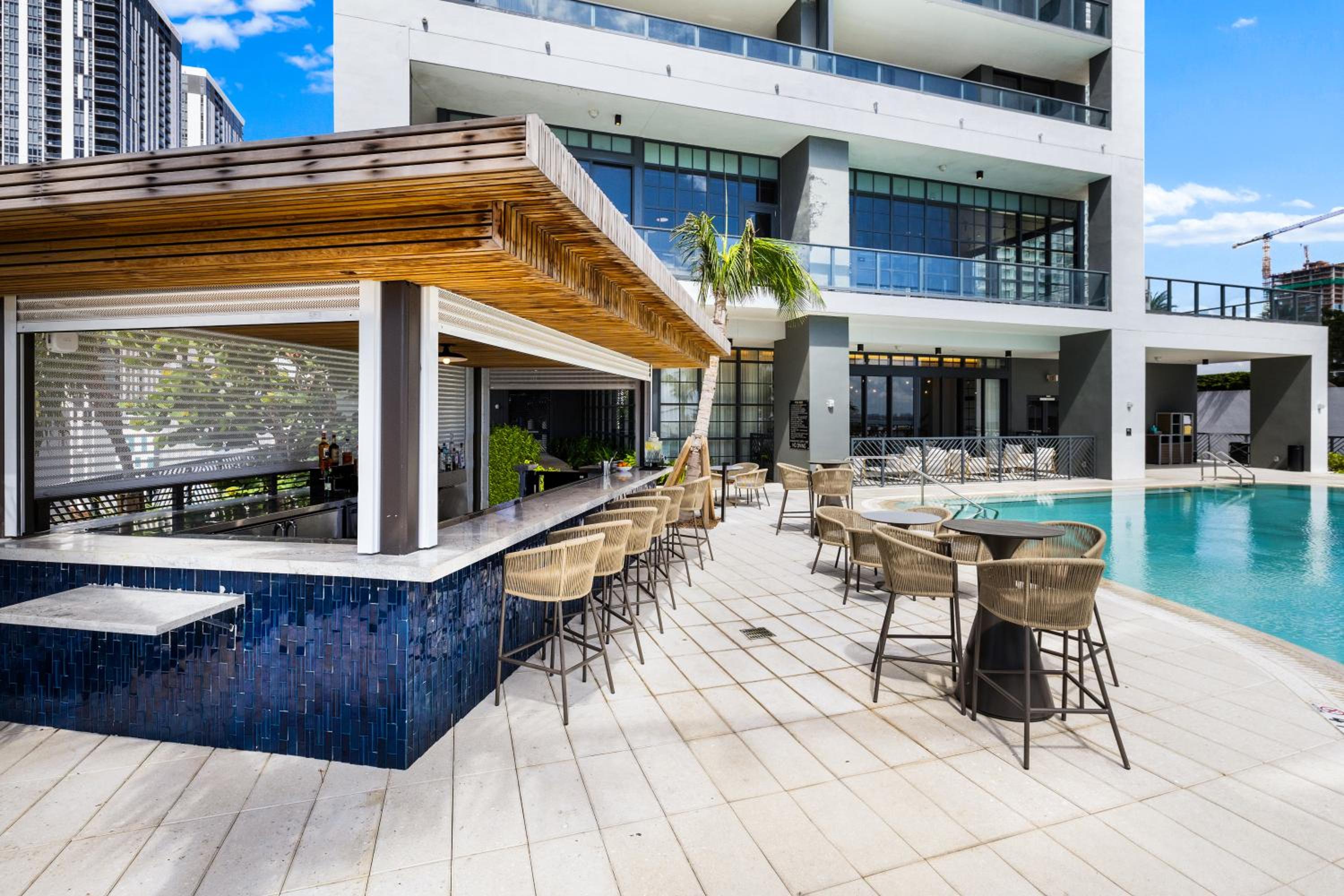 Exclusive Condo w 3BR and Stunning Sea views!