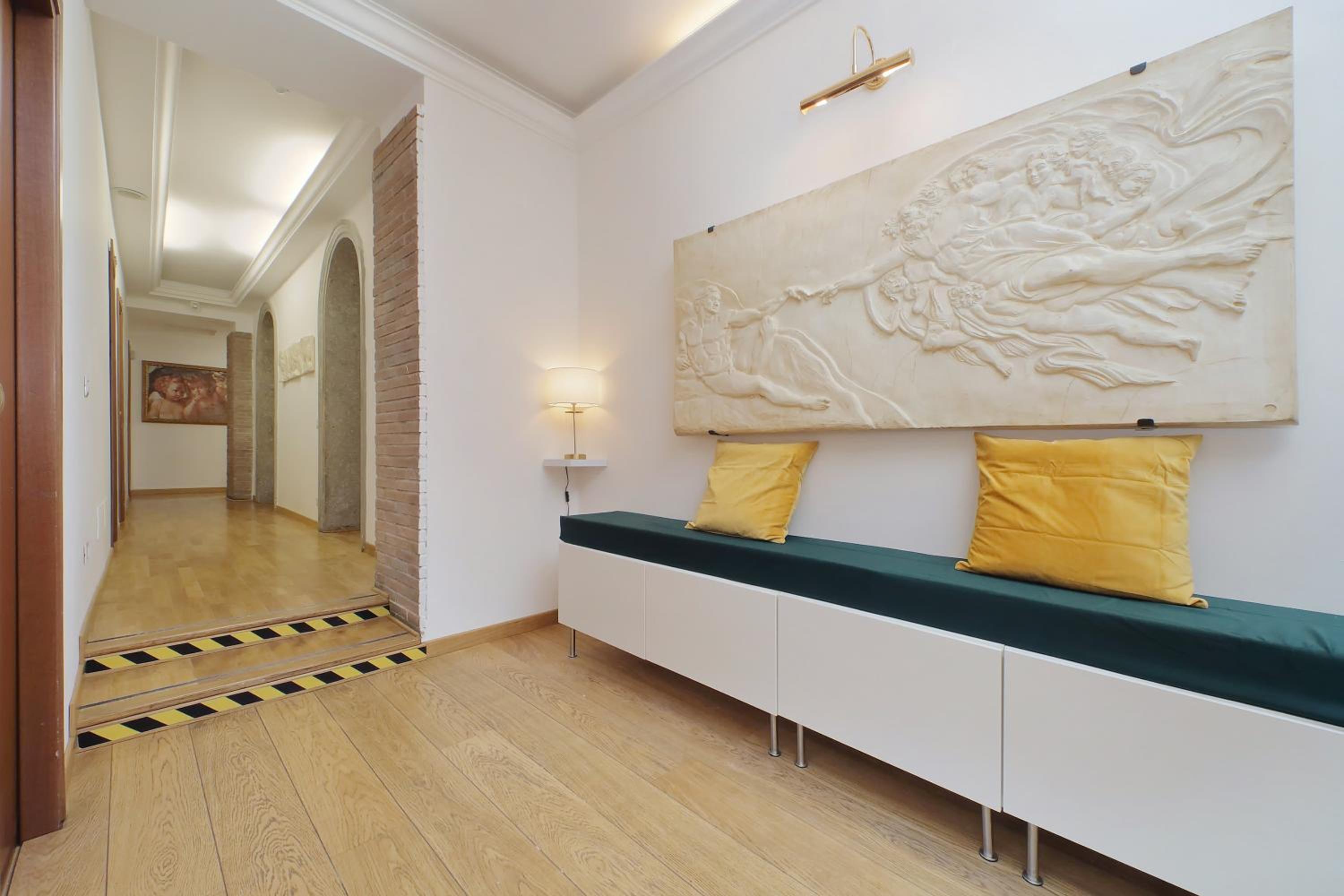 Romulus Rooms by Hostand