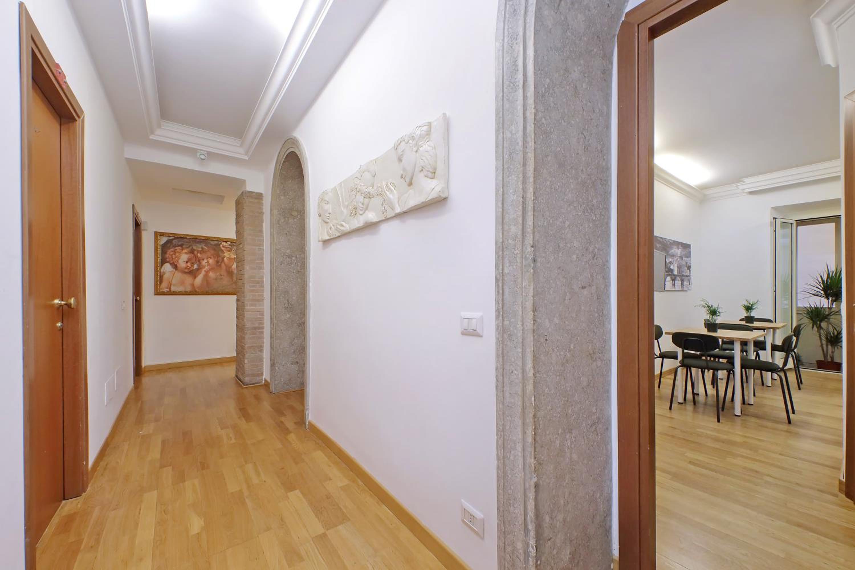 Romulus Rooms by Hostand