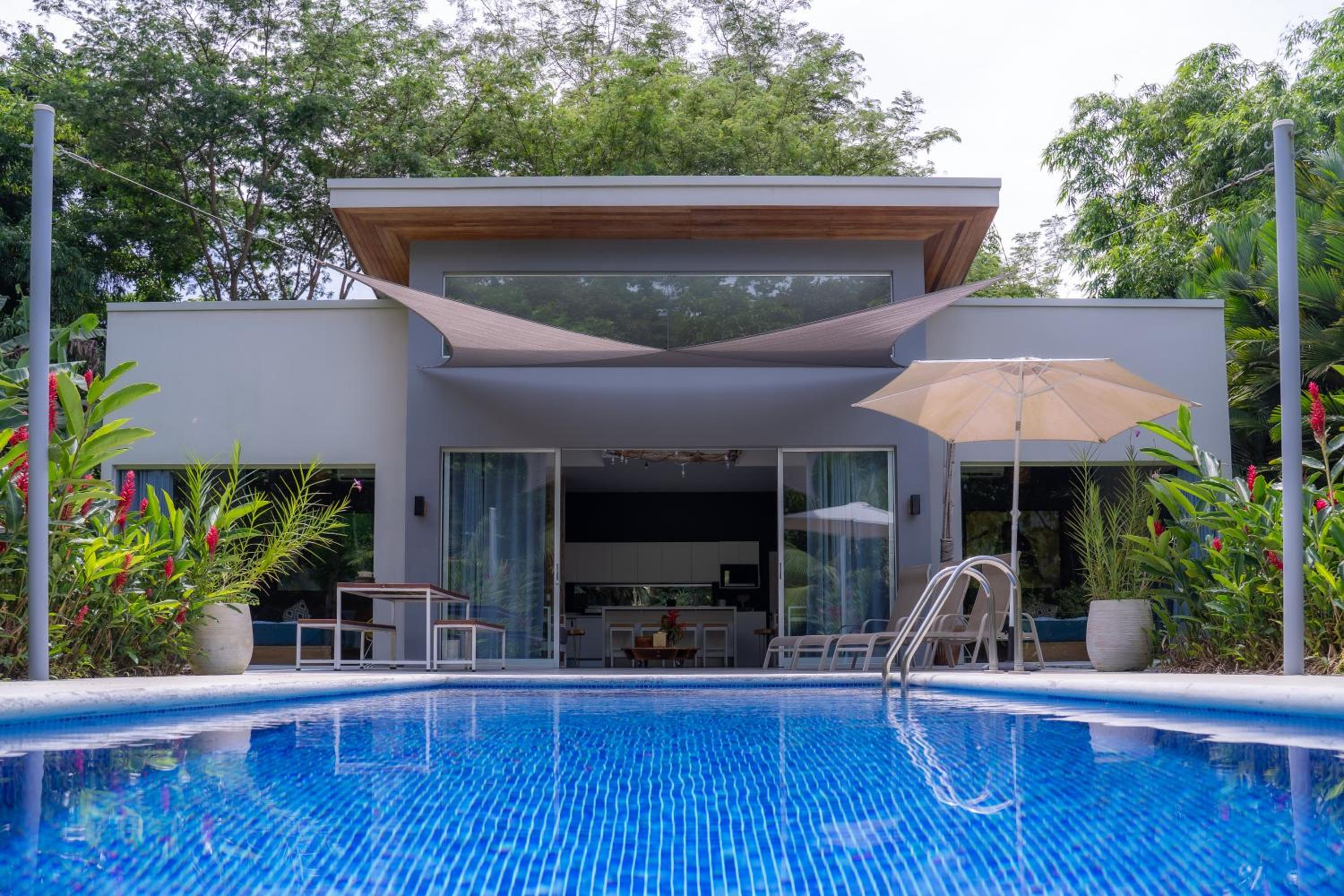 Lilan Nature, Modern House N°2, private swimming pool view 2