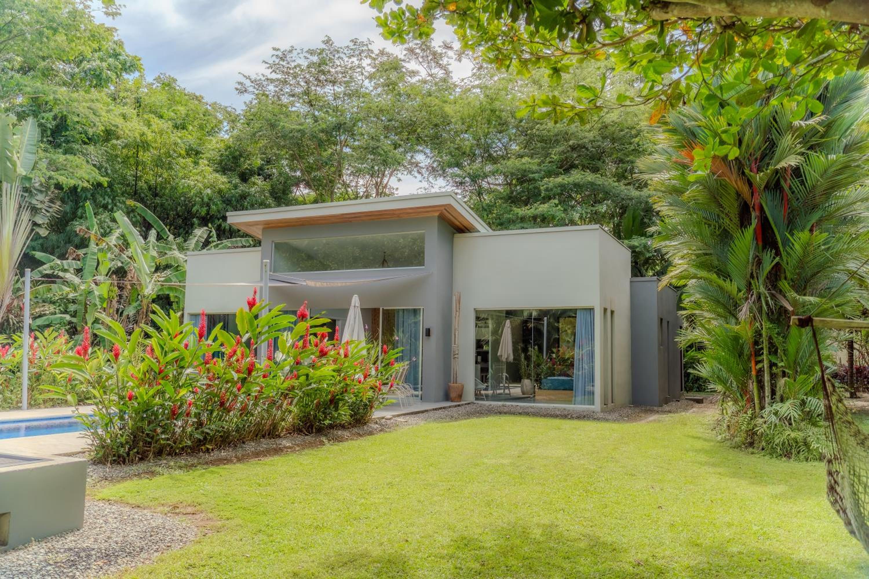 Lilan Nature, Modern House N°2, private swimming pool view 3
