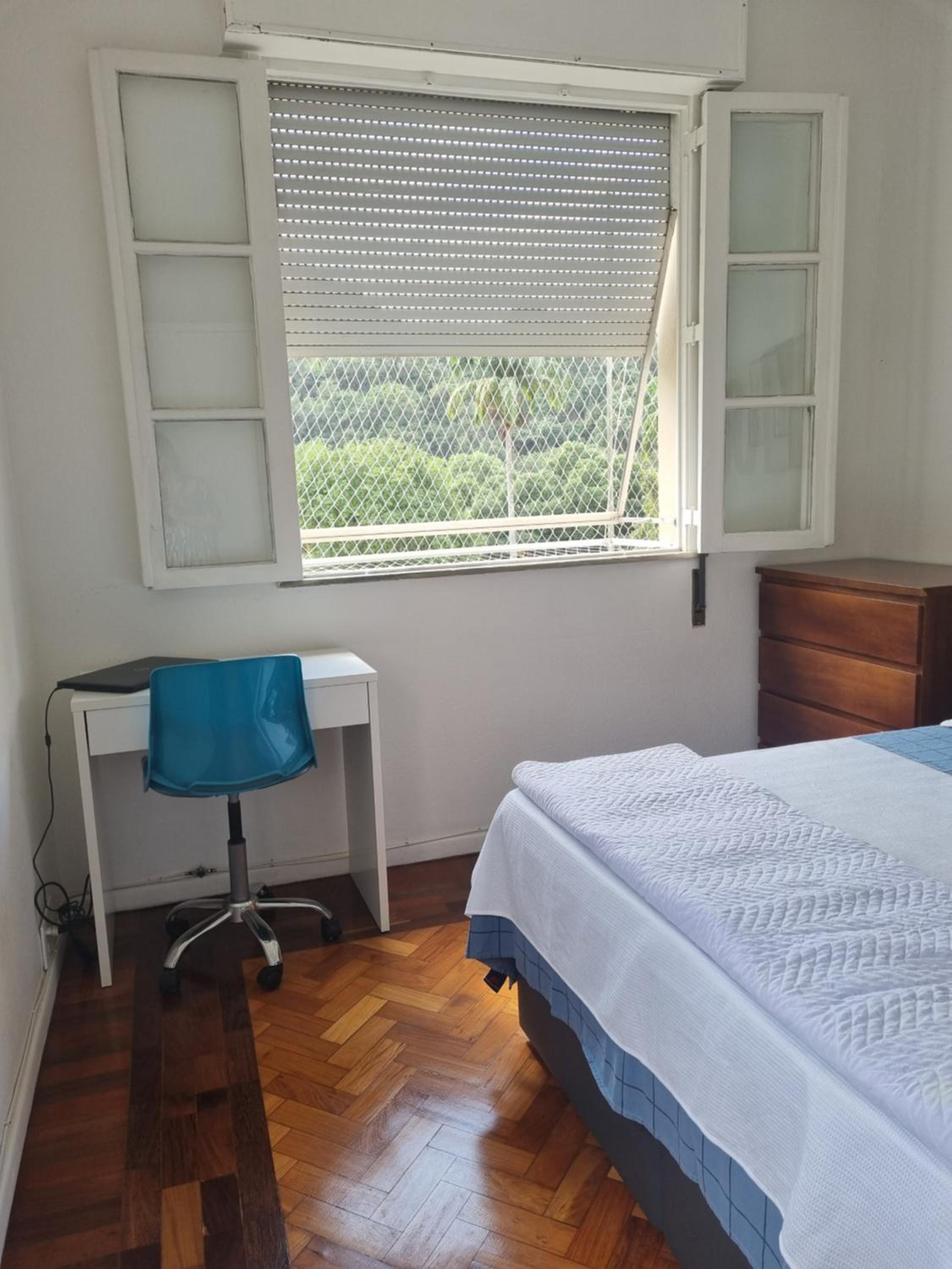 Apartamento espaçoso em Laranjeiras, rua do Cristo Redentor