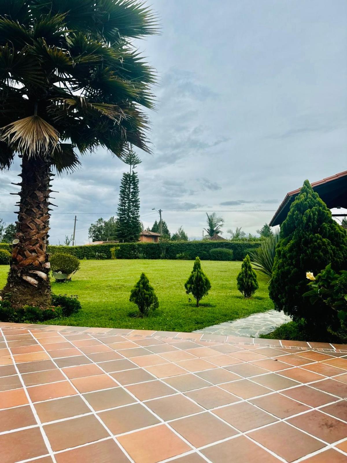 Lujosa casa cerca al aeropuerto
