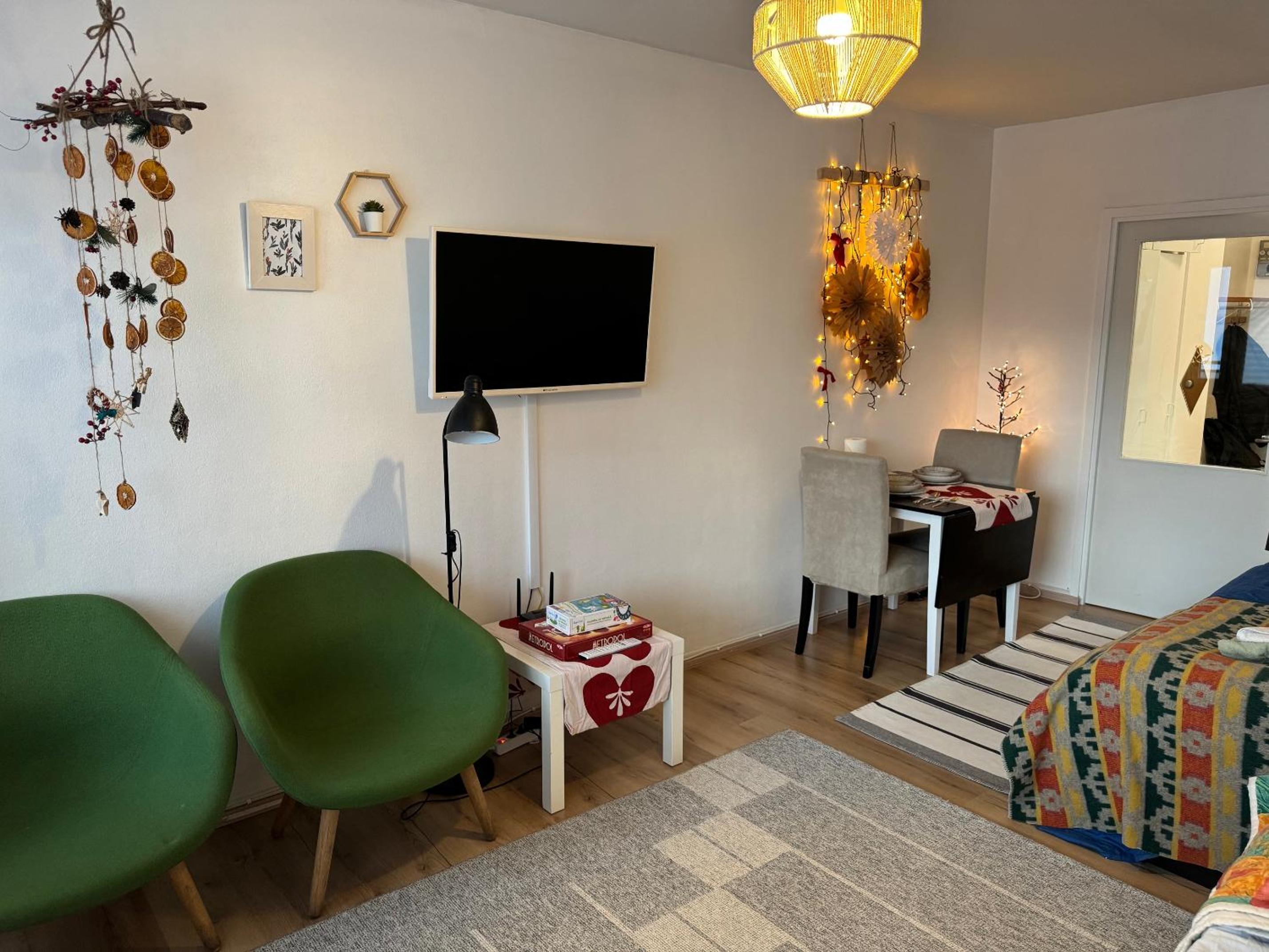 Cozy City-Center Apartment by Angry Birds Park