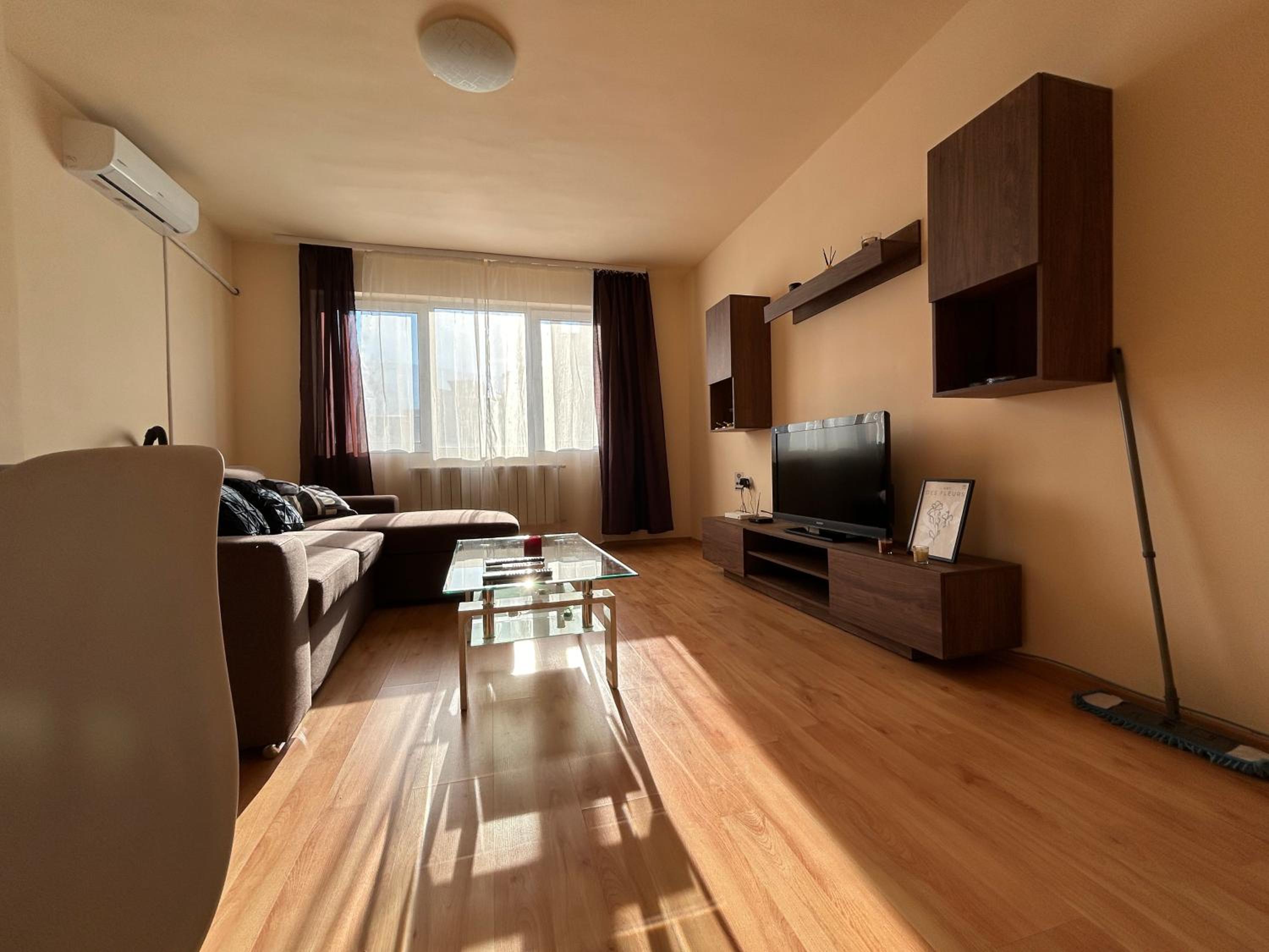 Nice, Spacious and Cozy Apartment