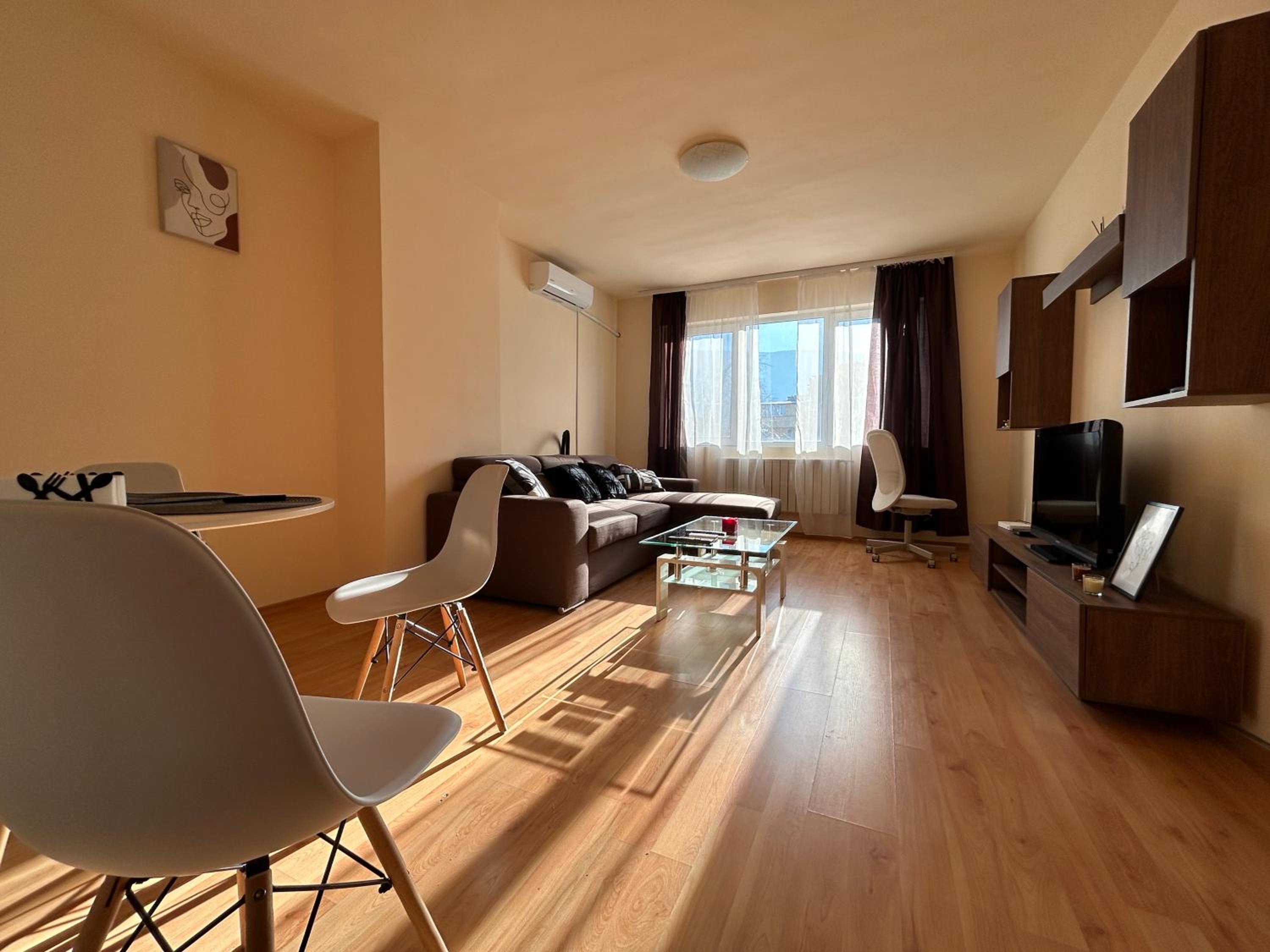 Nice, Spacious and Cozy Apartment