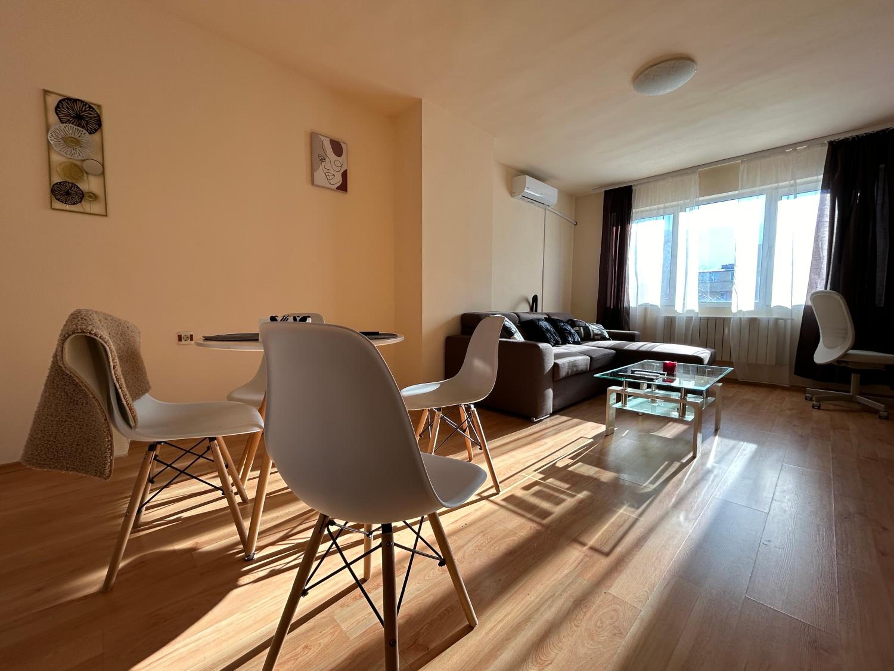 Nice, Spacious and Cozy Apartment