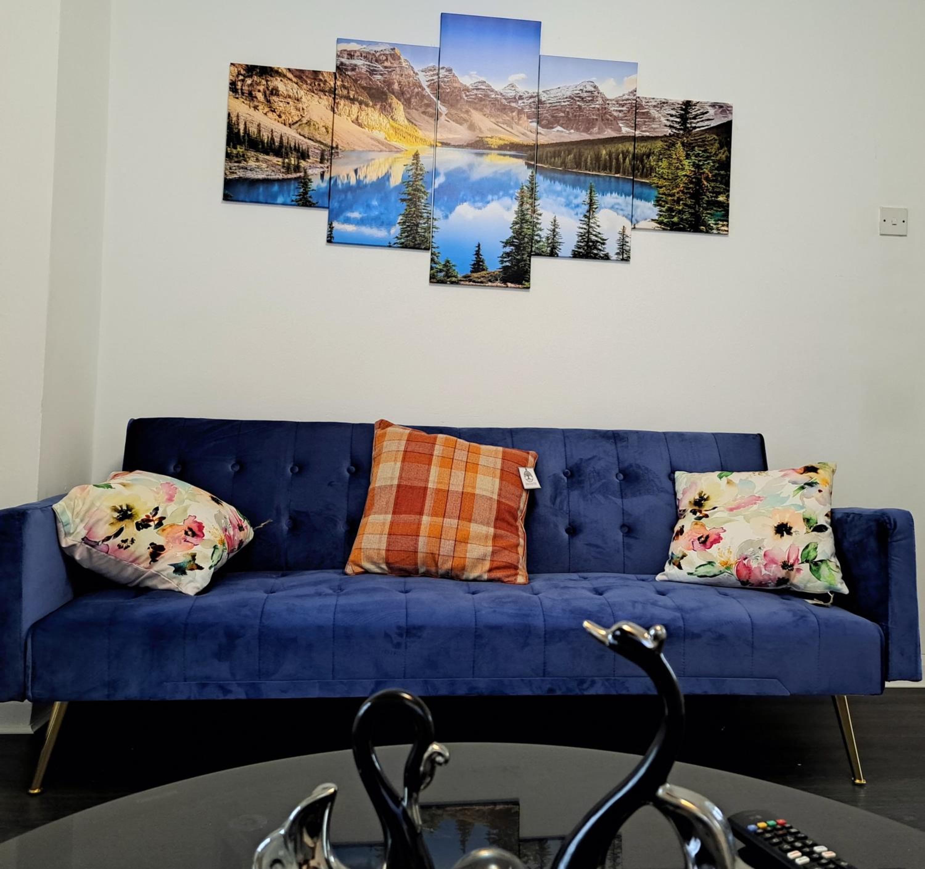 2 Bedroom House in Leeds - Sleeps 5 WiFi Parking