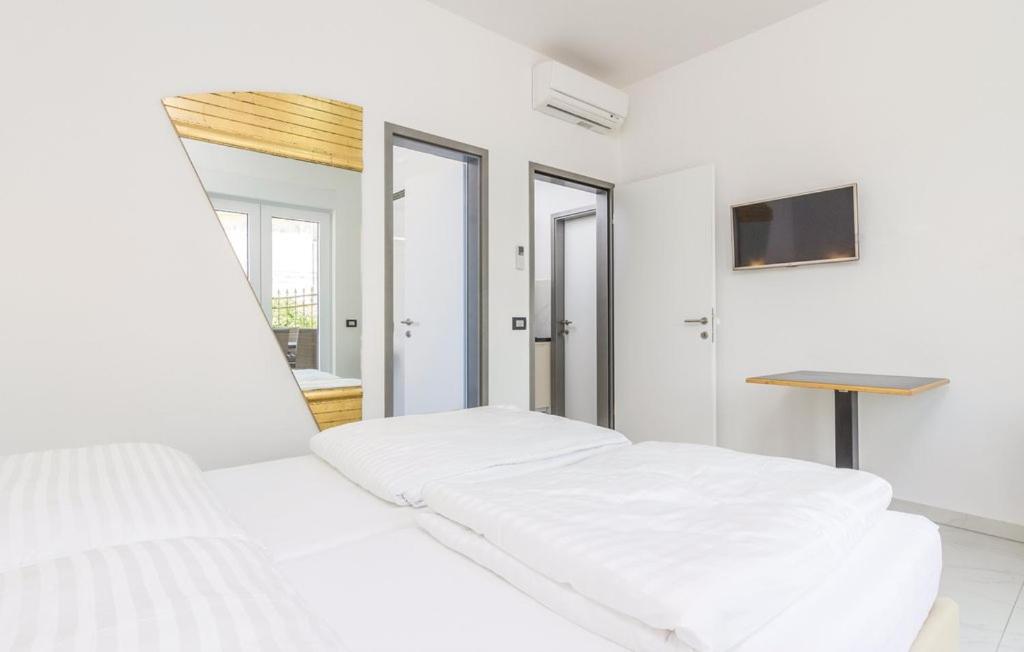 Studio Apartments Funtana with pool photo 3
