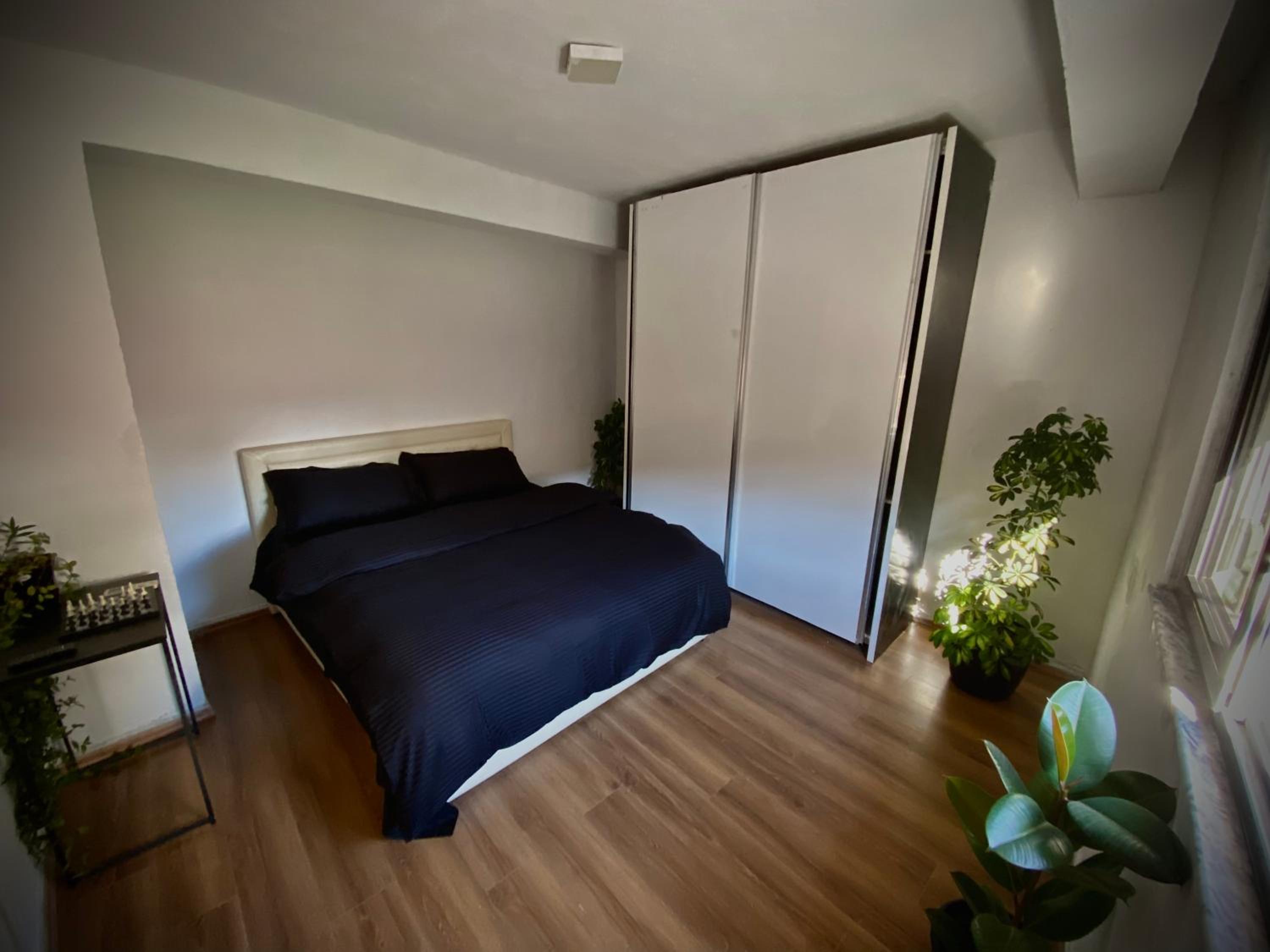Santa Apartment, Tirana
