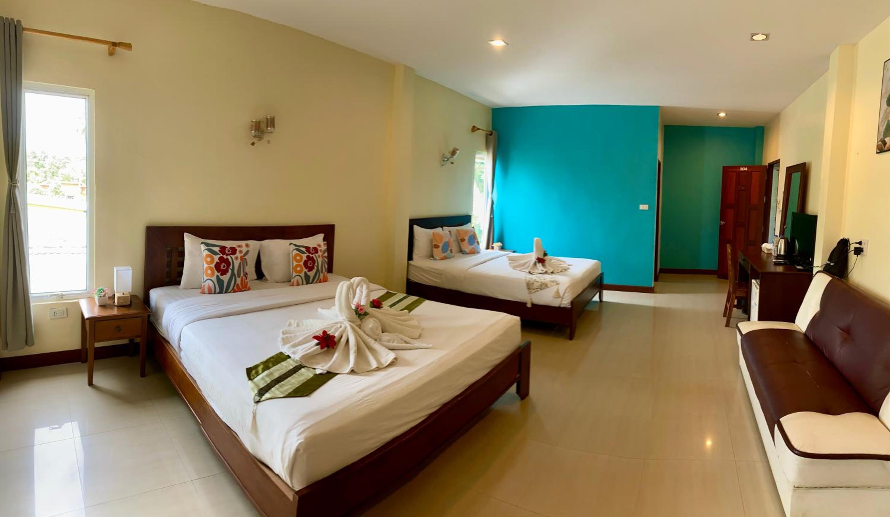 Lanta Just Come Hotel