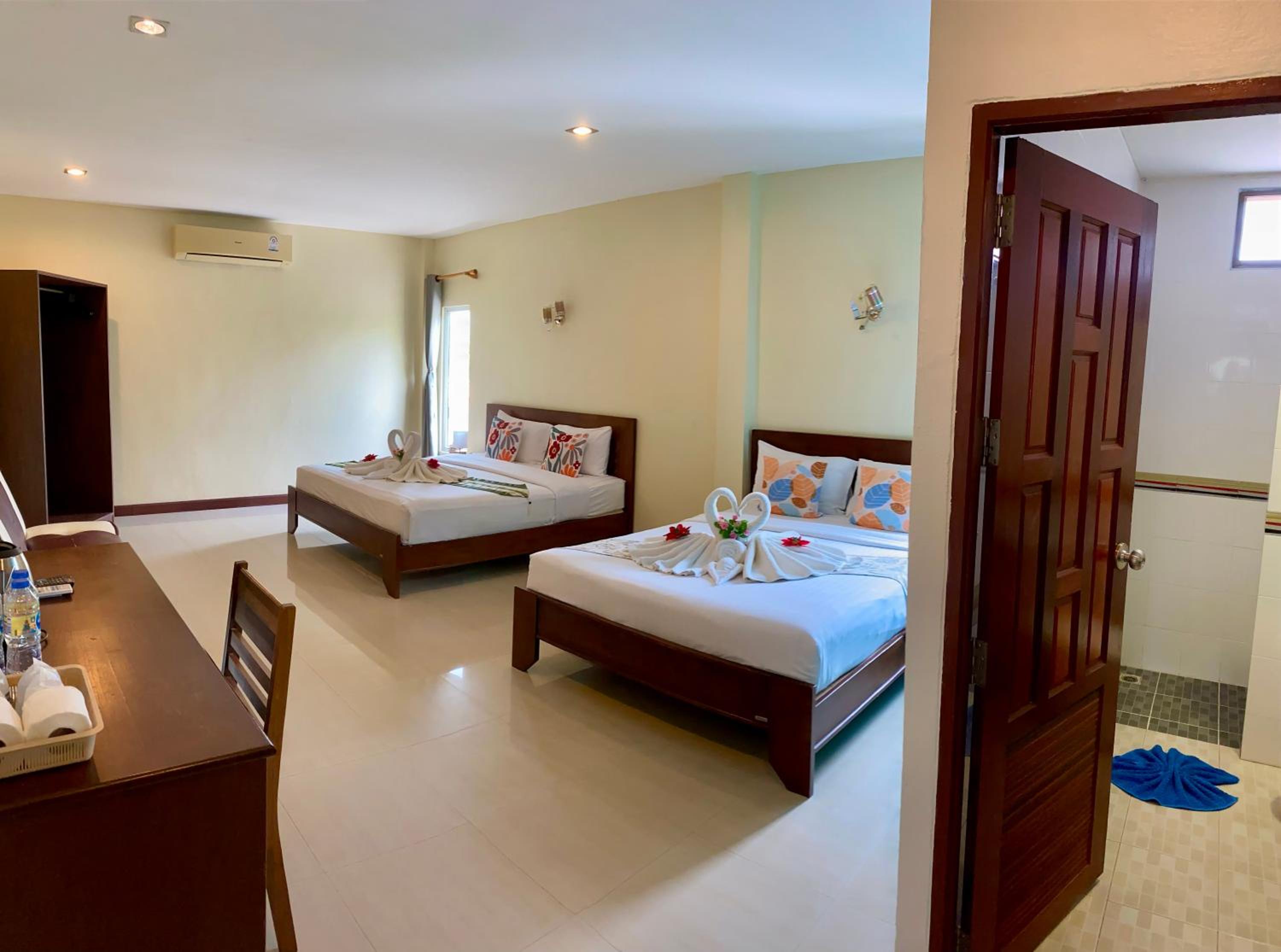 Lanta Just Come Hotel