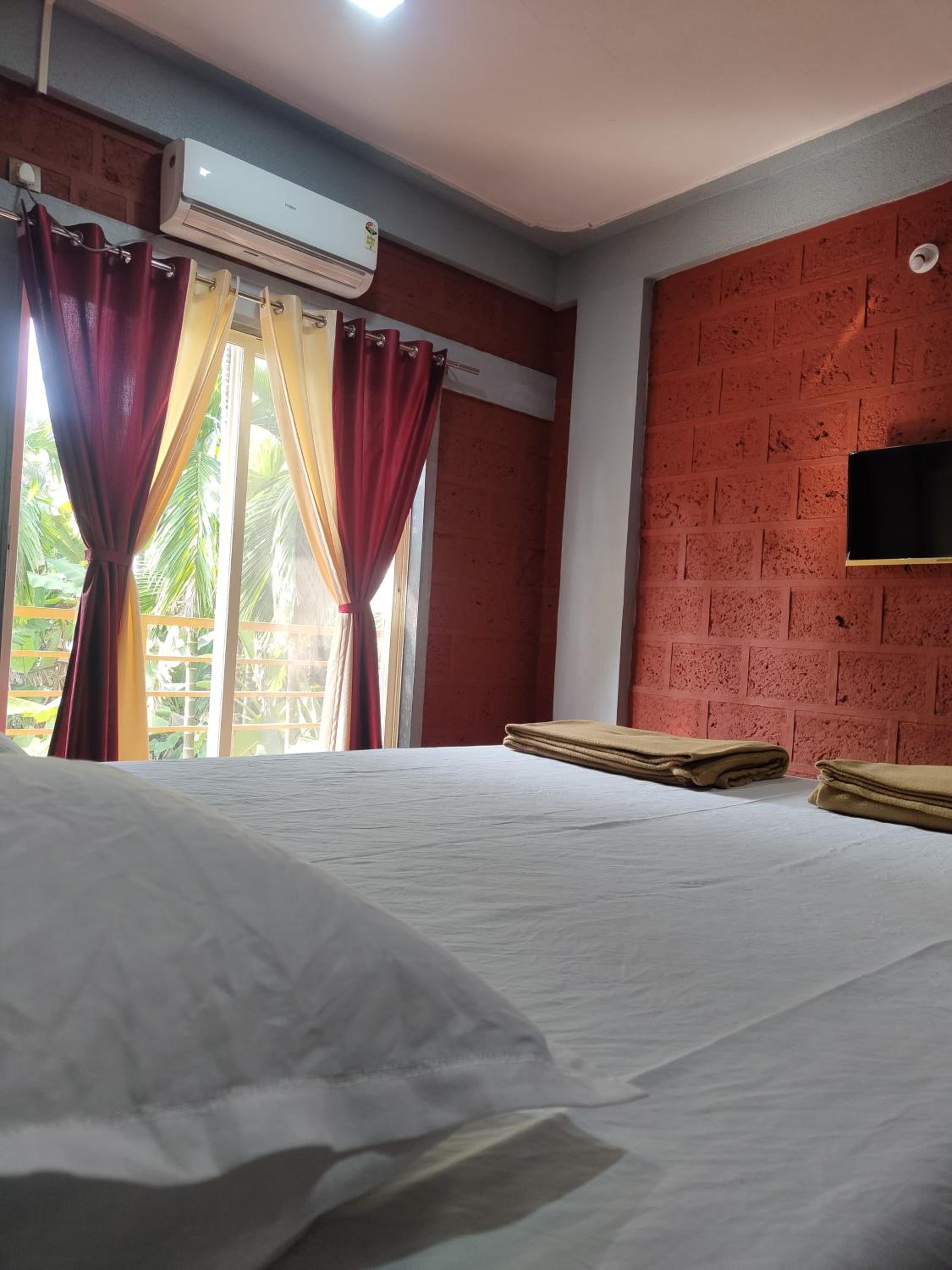 Shravani Holiday Inn