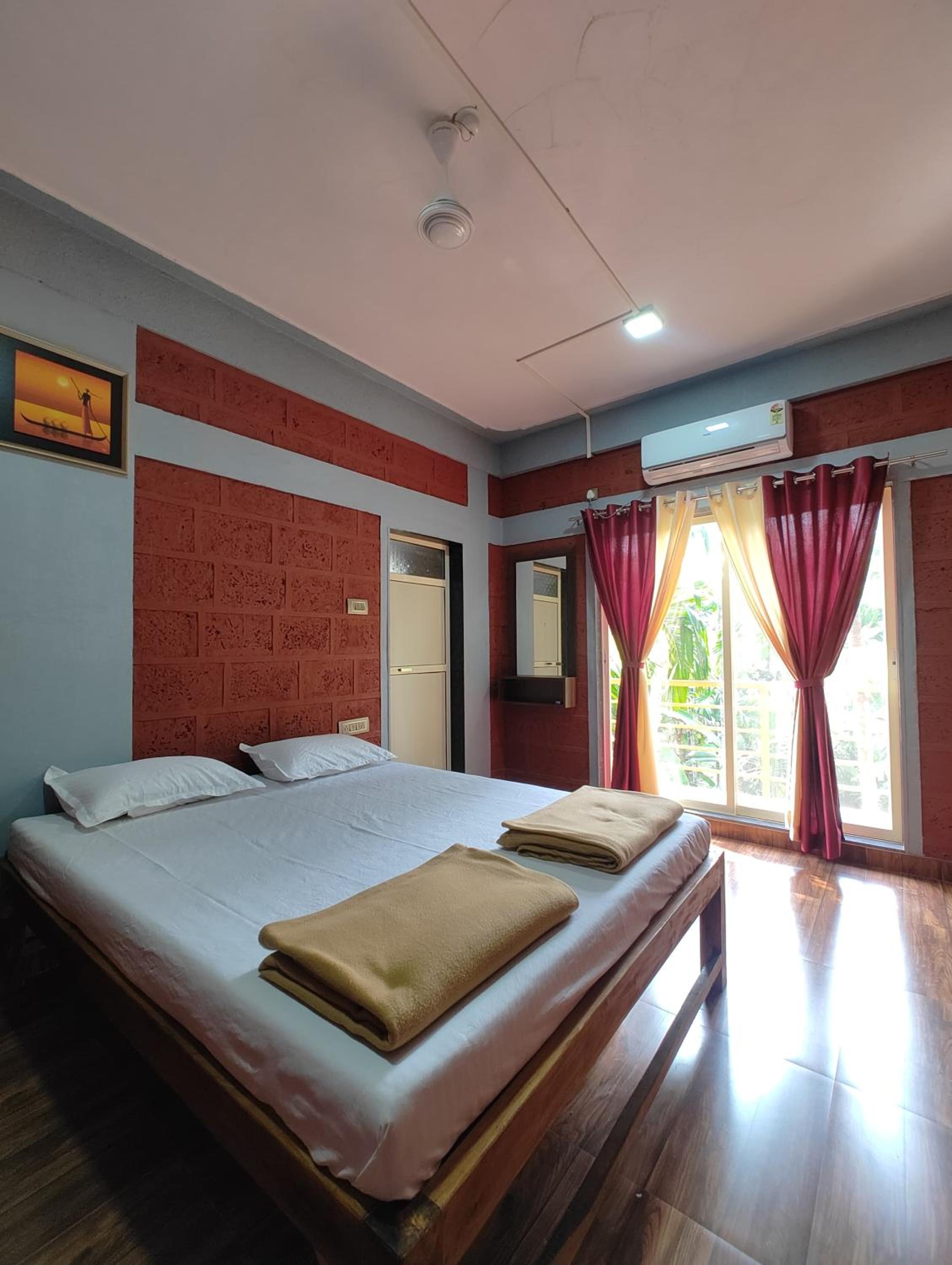 Shravani Holiday Inn