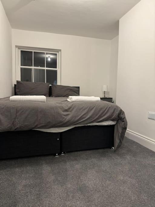 2bed Central Gloucester- contractors welcome view 5