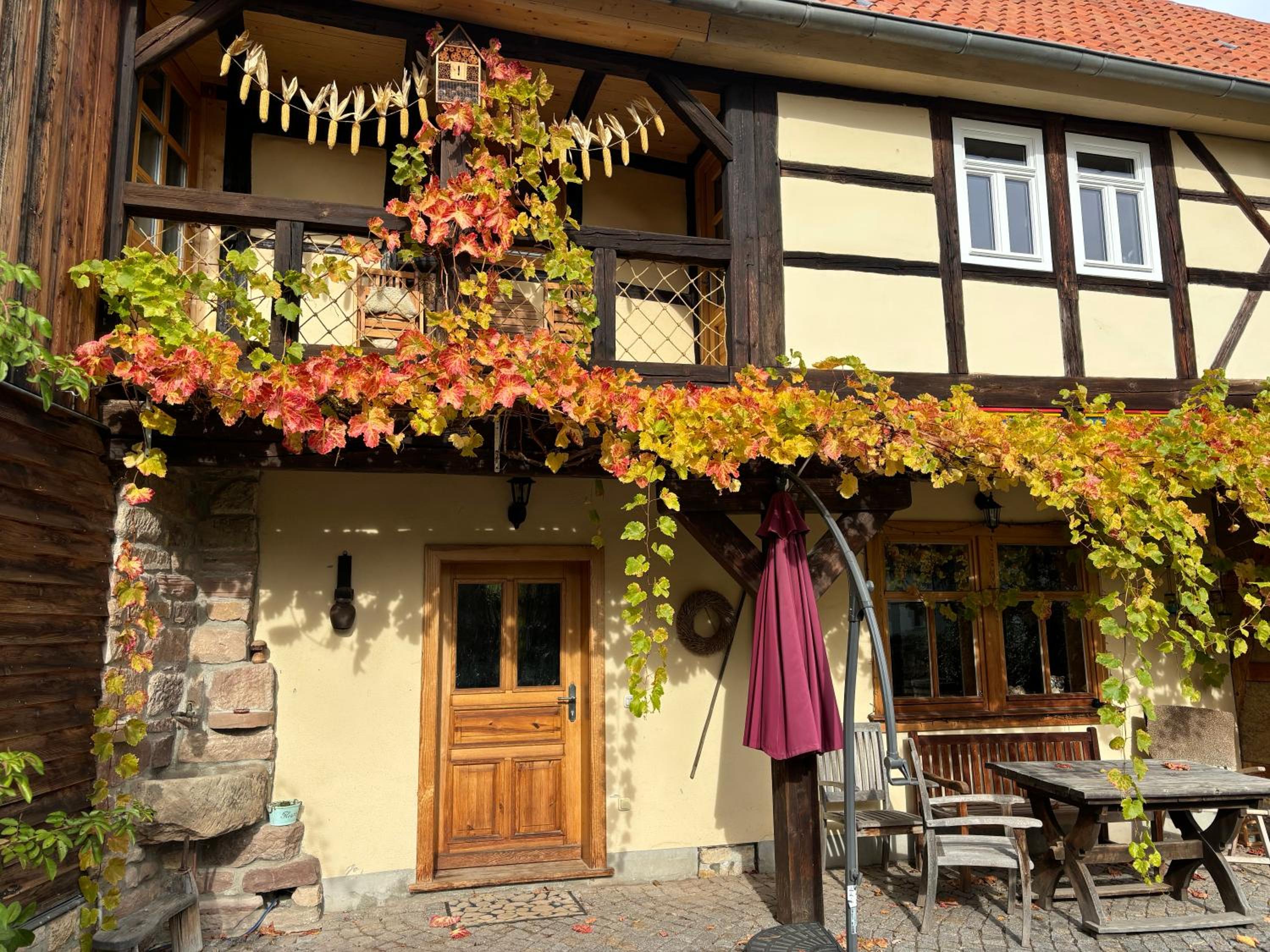 Fachwerkhaus mit rustikalem Weinkeller und Garten, ganze Unterkunft, gute Lage